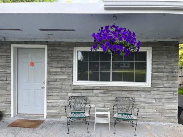 Nightshade Inn & Gardens Camillus Esterno foto